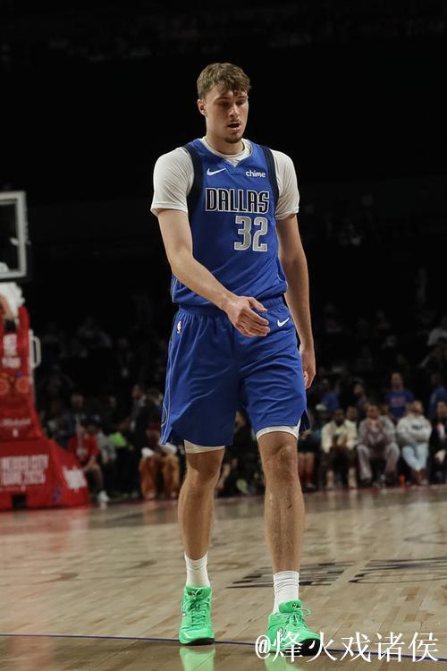 弗拉格近7战场均25.7分5.9板3.6助,真实命中率61.5% 弗拉格近7战场均25.7分5.9板3.6助,真实命中率61.5%